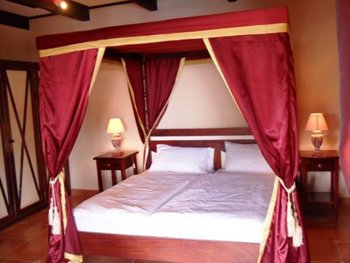 White Horse Residence Tanji Bilik gambar