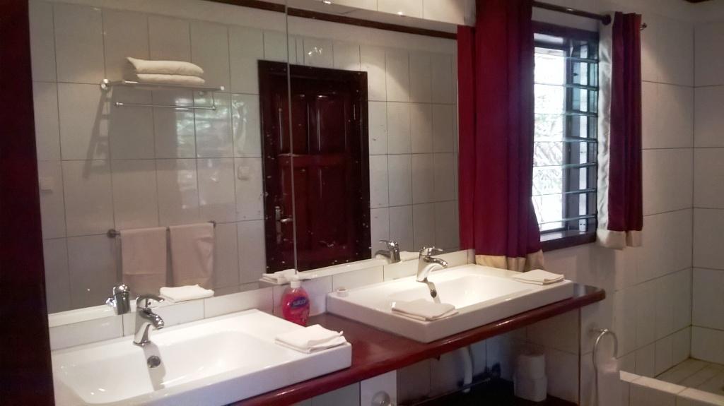 White Horse Residence Tanji Luaran gambar