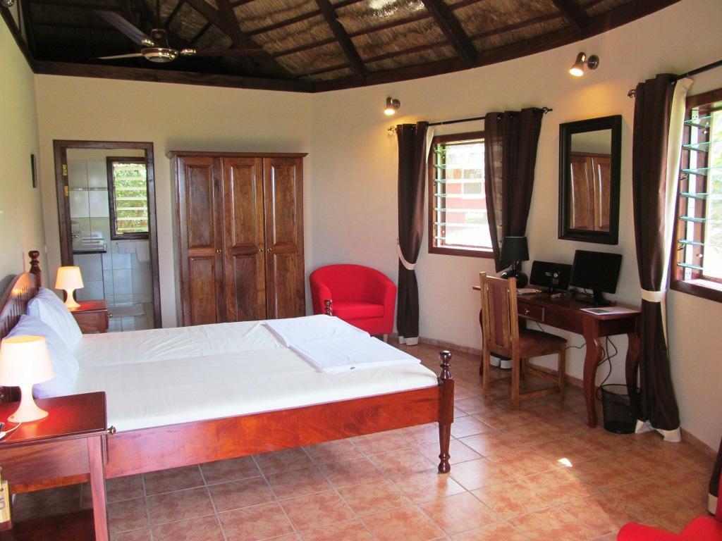White Horse Residence Tanji Luaran gambar